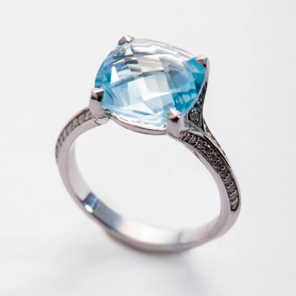 18K Ring with Blue Topaz and Diamonds