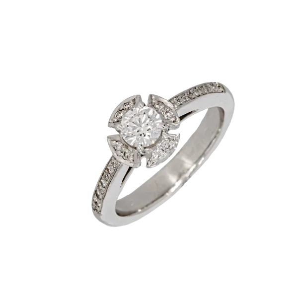 18K White Gold Ring with Diamonds